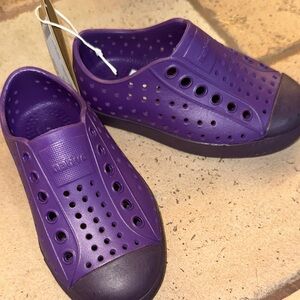 Native NWT Jefferson Bloom Plum Purple Shoes C7